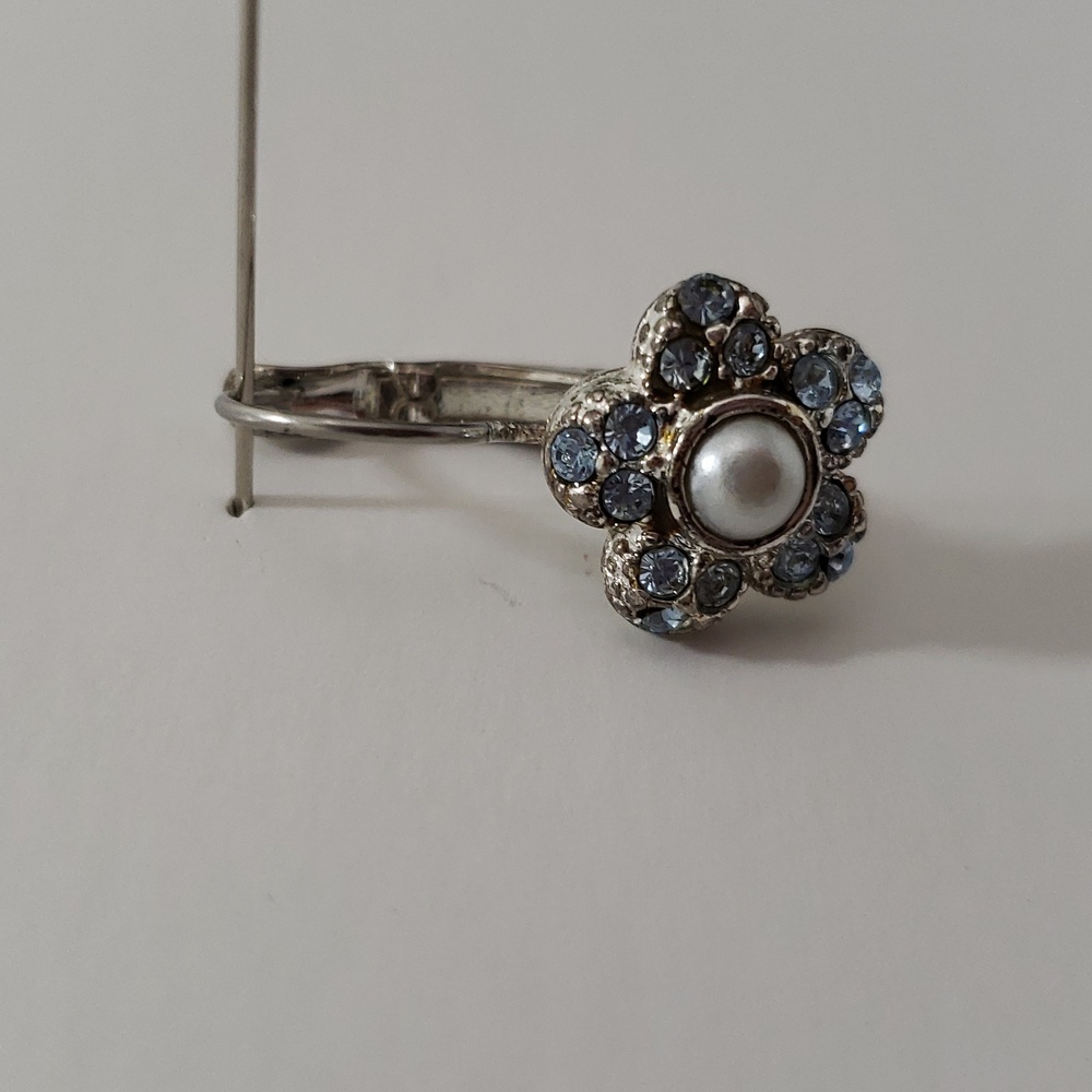 Floral Design Rhinestone Earrings - Picture 2 of 5